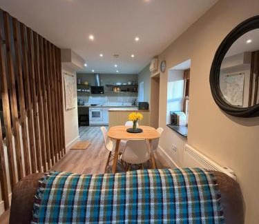 Bangor House | Claires Cottage