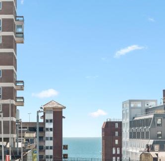 Brighton City Centre Apartment | Clarence Square 2 Bedroom Central