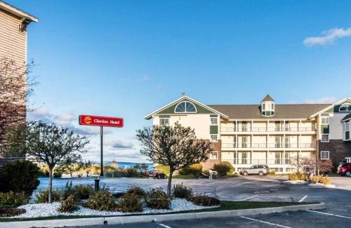 Mackinaw City Hotel | Clarion Hotel Mackinaw City Beachfront