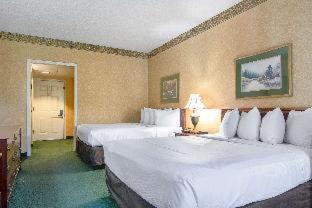Sevierville Hotel | Clarion Inn Willow River
