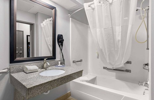 Flemington Hotel | Clarion Pointe Hinesville near Fort Stewart