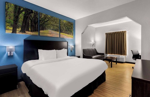 Flemington Hotel | Clarion Pointe Hinesville near Fort Stewart