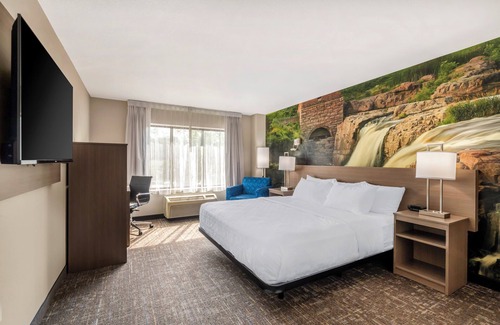 Buffalo Ridge Hotel | Clarion Pointe Sioux Falls Airport