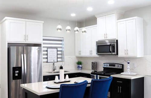 Edinburg Apartment | Clase Azul Executive Suite