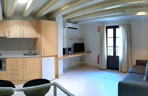 Gothic Quarter Apartment | CLASSBEDROOM GOTHIC LAS RAMBLAS 4