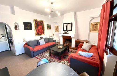 Marousi Apartment | Classic 2 Bedroom Apartment Next to Metro - Marousi