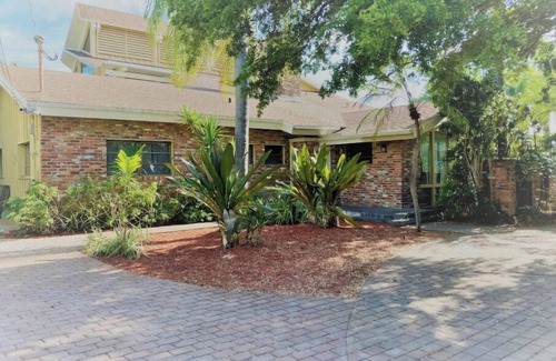 Lauderdale Harbours House | Classic 4/4 Bath Beach Home, 8 beds, Heated Pool, Ocean Access Canal, Dock