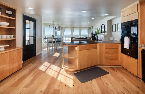 Cayucos House | Classic Cayucos Oceanfront REMODELED AS OF 2023
