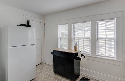 Westerwood House | Classic & Charming Entire Home in Greensboro 1 Mile From Downtown. FREE WIFI.