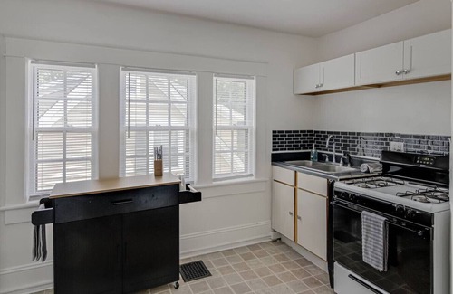 Westerwood House | Classic & Charming Entire Home in Greensboro 1 Mile From Downtown. FREE WIFI.