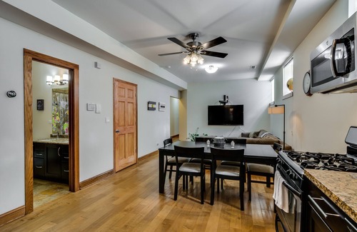 Bucktown Apartment | Classic Chicago with a Twist - Recently Renovated and PET FRIENDLY! by AllSet Turnover