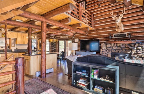 Florissant House | Classic Colorado Log Home with Mountain Views!