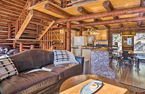 Florissant House | Classic Colorado Log Home with Mountain Views!