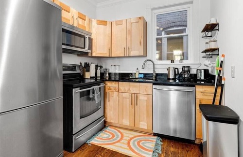 Truxton Circle House | Classic DC Rowhome, 2-Bedrooms / Close to METRO