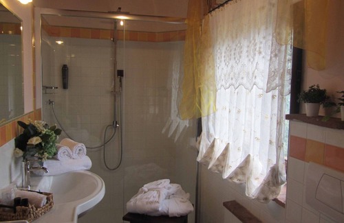 Sassetta Apartment | Classic Double Room Rosa