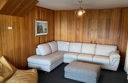 Oneroa House | Classic Kiwi Bach by the Beach