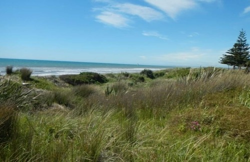 Waikanae House | Classic Lockwood - beach front location