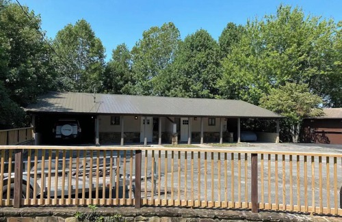 Caton Apartment | Classic modern rustic getaway in the mountains!