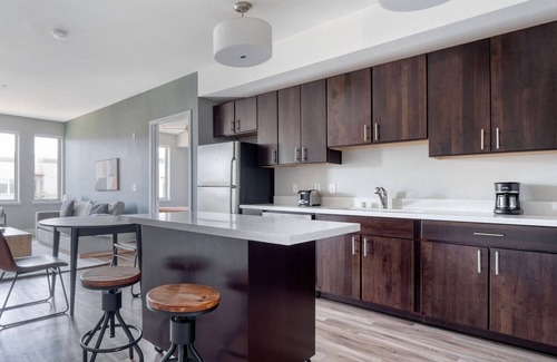 Mountain View Apartment | Classic Mountain View 2BR w/Gym & Pool, nr Restaurants, by Blueground