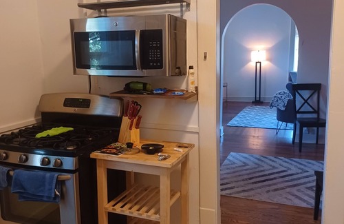 East Central Apartment | Classic Southern Style Living/Turn of the Century Home/5 mins to DT Salt Lake!