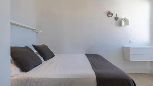 Santa Engracia Apartment | Classic Topfloor Apartment by LovelyStay