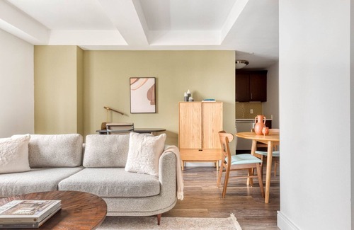 Upper East Side Apartment | Classic UES 2BR w/W/D, Gym & Doorman, nr Carl Schurz Park, by Blueground