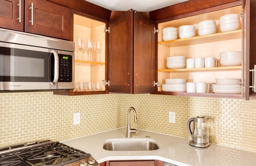 Upper East Side Apartment | Classic UES 2BR w/W/D, Gym & Doorman, nr Carl Schurz Park, by Blueground