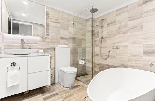 Redfern Apartment | Classy 2-bed Apartment by Prince Alfred Park