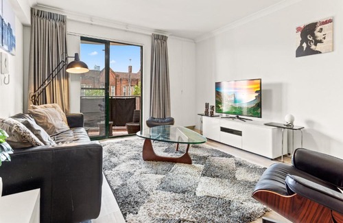 Redfern Apartment | Classy 2-bed Apartment by Prince Alfred Park