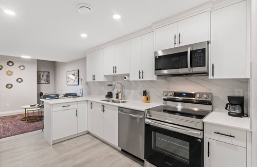 West Edmonton House | Classy 2-Bedroom Basement Near The Lake