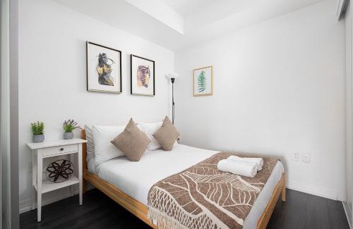 Garden District Apartment | Classy and Luxury 2 bedroom apartment 5 mins to Dundas Square