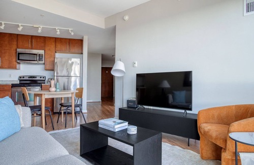 North Bethesda Apartment | Classy North Bethesda 1BR w/Pools, nr Coffee & Groceries, by Blueground