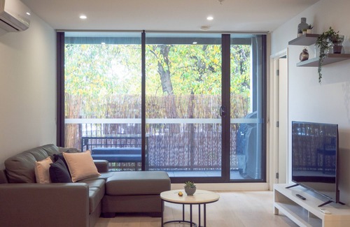 Brighton House | Classy & Spacious 2 Bedroom, 2 Bathroom (En Suite)