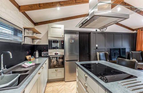 Saintbury Ski Chalet | Claverdon Lodge Premier