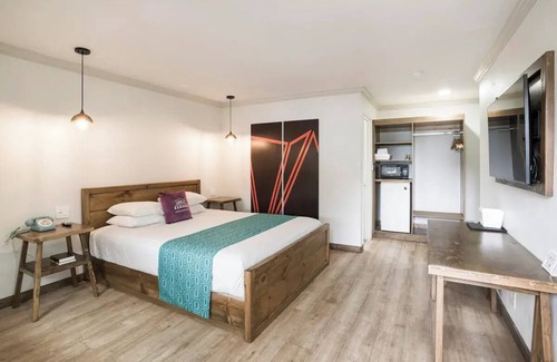 Ramona Cabin | Clean 1 King Bed Room in Ramona Wine Country