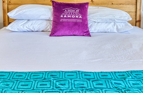 Ramona Cabin | Clean 1 King Bed Room in Ramona Wine Country