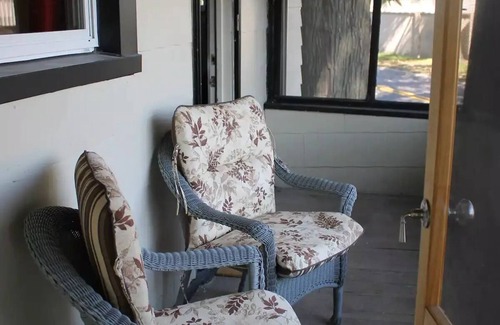 Ferndale House | Clean and cozy bungalow - walking distance from downtown Ferndale