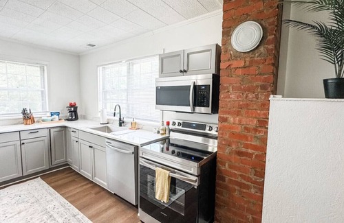 Rossville House | Clean & Cozy! 2BR, Pets welcome!