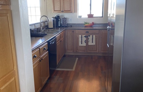 Young House | Clean home with a view, hunt Unit 23 in comfort!