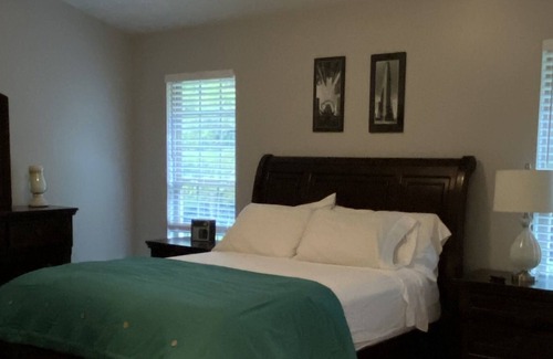 Union City House | Clean, Neat & Cozy Townhouse 15 min from Atlanta airport