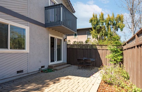 Downtown North House | Clean Palo Alto 3BR w/Backyard, nr Caltrain & Dining, by Blueground