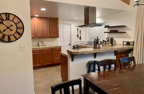 Thousand Oaks House | Clean, Safe, Quiet home in T.O.