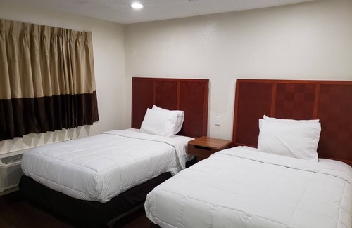 Quitman Hotel | CLEAR LAKES INN