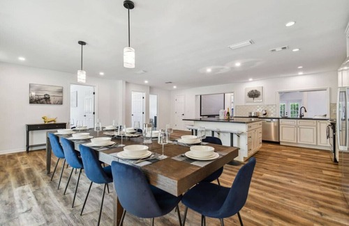 Clearwater Villa | Clearwater Villa 6 BR, Heated Pool, Mini Golf, 4K Projector Lounge Theatre