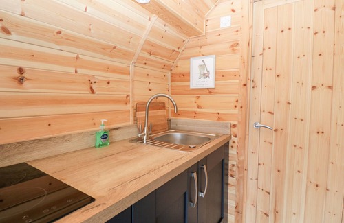 Lockerbie Cottage | CLEUGH LODGE, pet friendly, country holiday cottage in Lockerbie