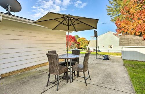 Parma House | Cleveland Area Home with Yard about 12 Mi to Dtwn!