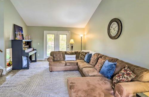 Parma House | Cleveland Area Home with Yard about 12 Mi to Dtwn!