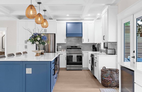 Anna Maria House | ⚓Click for Discount! Bay Dreamin! Walk to the Beach, Pier, & Pine Ave! Heated Pool!⚓⛳🏖🌅