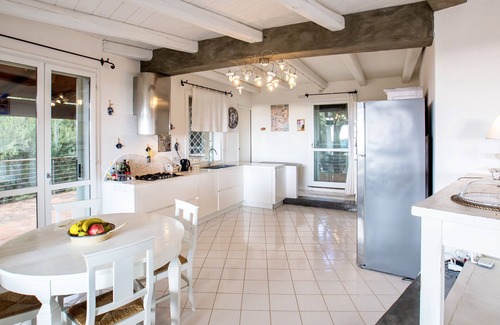 Alghero Villa | ClickSardegnaSeafront villa, 5 bedrooms, 6 bathrooms, infinity pool, WiFi