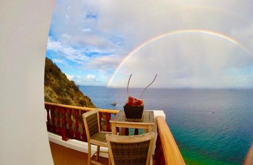 Avalon Villa | Cliffside Villa W Ocean Views & Balcony